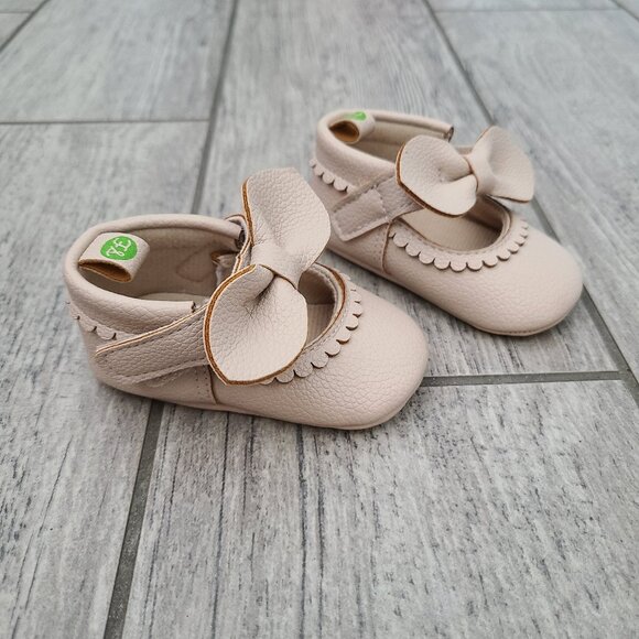 First Steps Baby Girl Bow Crib Shoes Soft Sole Pink Size 2 (3–6 Months) NWOT - Picture 1 of 11